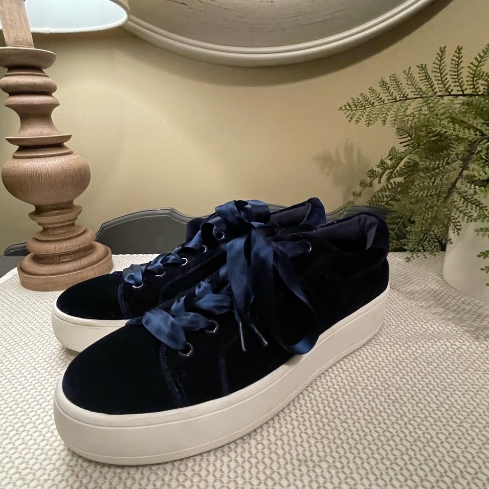 Steve Madden Blue Velvet Sneakers with Ribbon Laces. Size 9